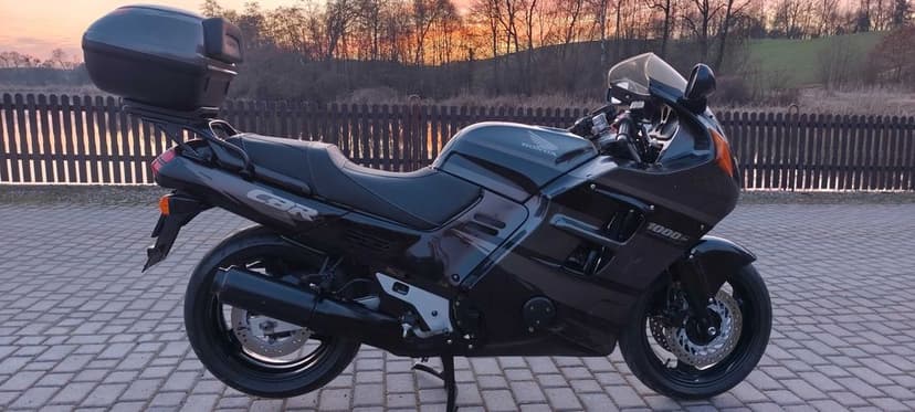 Jak nowa Honda CBR 1000 f