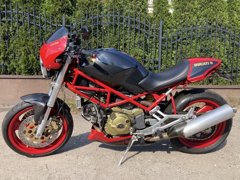Ducati Monster 900