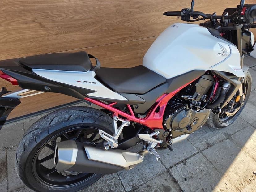 Honda CB 750 HORNET jak nowa 500km przebiegu Nowy model na A2 Navi