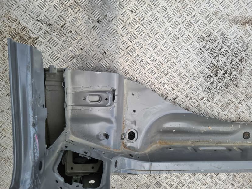 Suzuki Jimny IV 22r pas tył słupek lewy tylny karoseria