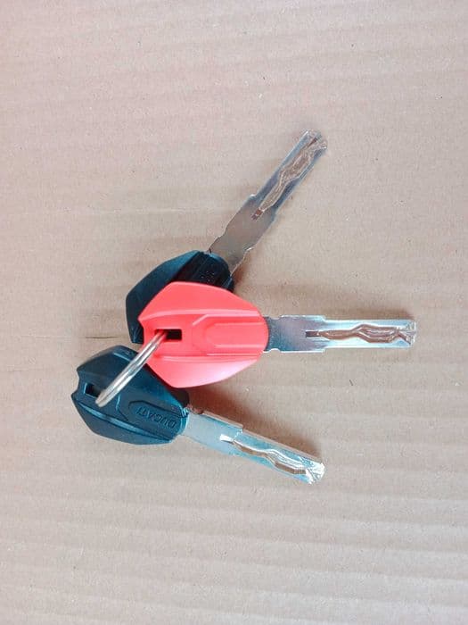 Ducati Monster 696 Zestaw do Odpalania Klucze Wlew Zamek Tył Stacyjka