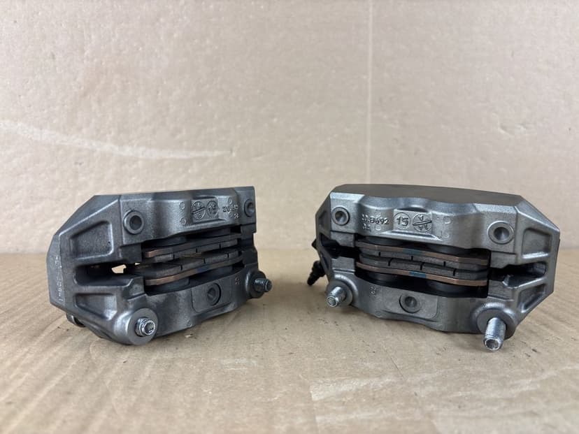 Ducati Monster 821 Zaciski Hamulcowe Brembo Klocki Hamulcowe MONOBLOCK