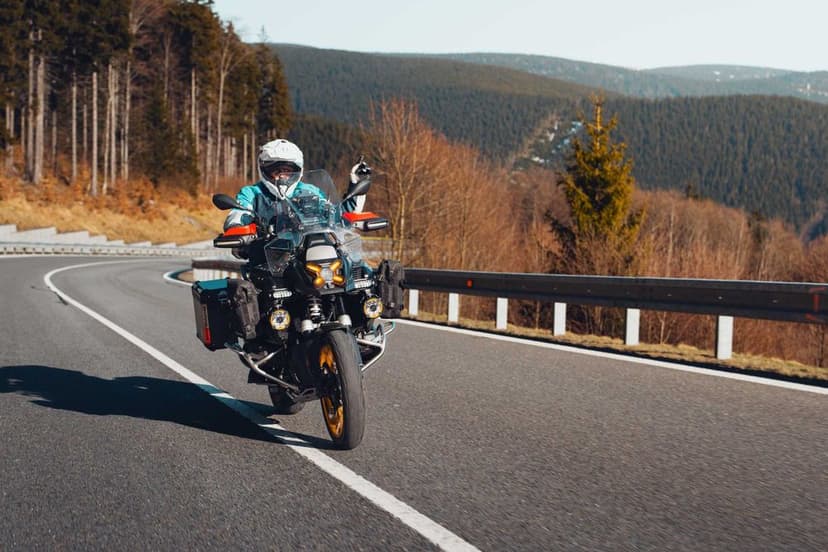 Wynajem motocykli Skrzyczewski BMW R1300 GS ADV ASA BMW R1250 GS BMW RT1200 CF MOTO 800 EXPLORE