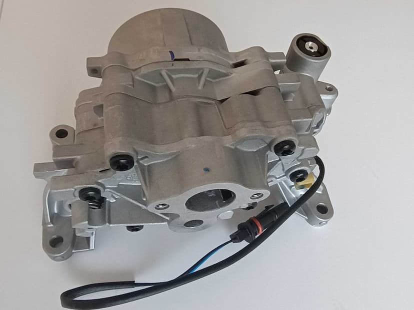 Pompa oleju Jaguar XE , Land Rover  2.0 D,  204DTD , 204DTA , LR087668