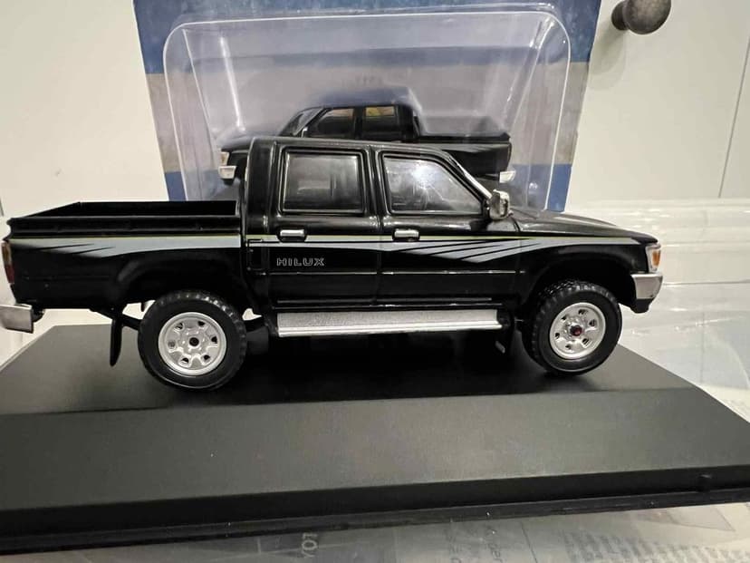 Toyota Hilux SR5 1:43 Model Kolekcjonerski
