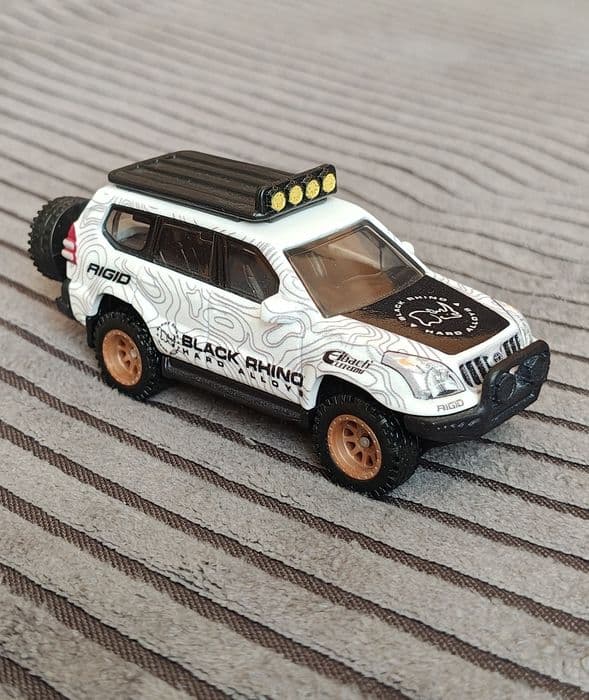 Hot Wheels Premium '05 Toyota Land Cruiser Prado Luzak Stan Idealny