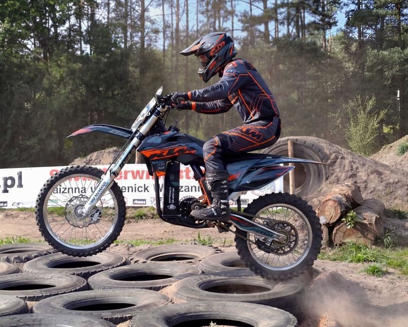 - 12 % Elektryczny KTM 26KW QS138 90H V3 + ND72680 AKU LG 72V 61Ah