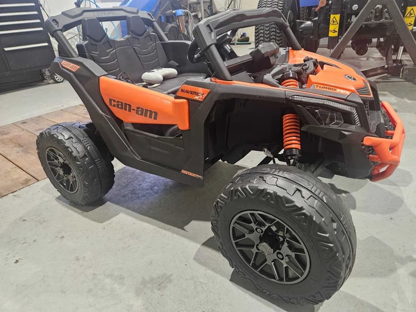 Pojazd dla dziecka can-am maverick