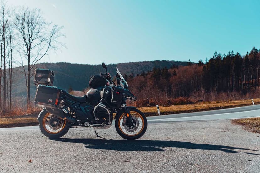 Wynajem motocykli Skrzyczewski BMW R1300 GS ADV ASA BMW R1250 GS BMW RT1200 CF MOTO 800 EXPLORE