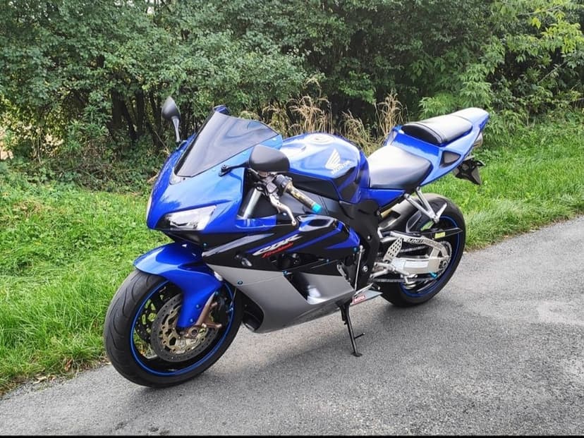 Honda CBR1000RR  czytaj opis