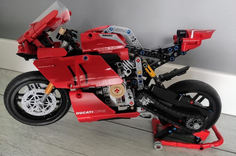 Lego Technic 42107 Ducati Panigale V4 R