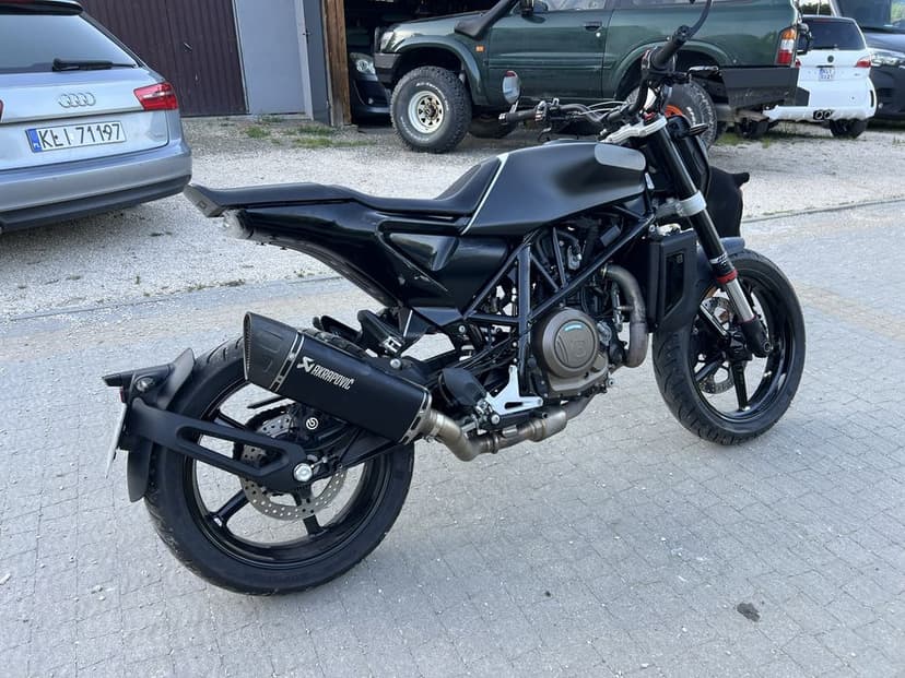 Husqvarna Svartpilen 701 ! Akrapovic ! Vitpilen