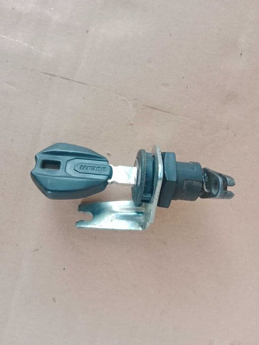 Ducati Monster 696 Zestaw do Odpalania Licznik Wlew Stacyjka Moduł 09