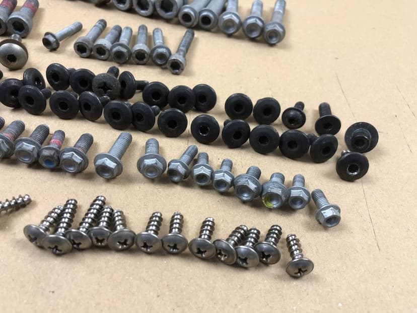 Aprilia Tuono 125 Śruby Śrubki Szpilki 2022