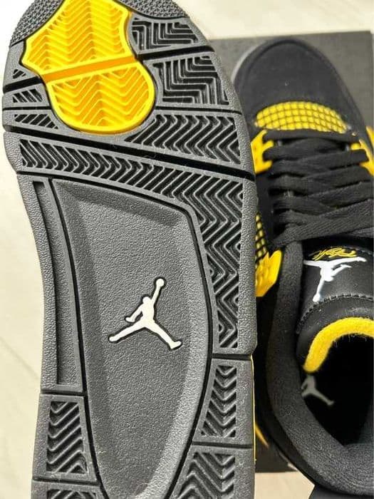 Buty sportowe Jordan_4_Retro_Thunder R.40