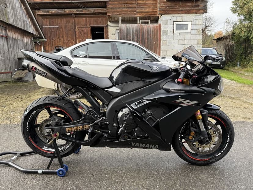 Yamaha r1 Akrapovic rezerwacja