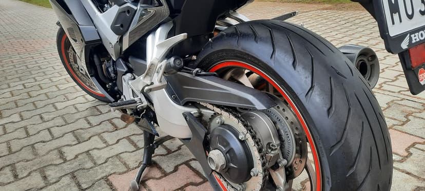 Honda VFR 800 gotowa do sezonu, bezwypadkowa, doposażona