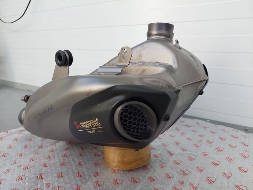 ducati panigale v4 sportowy wydech akrapovic titanium 96481491a