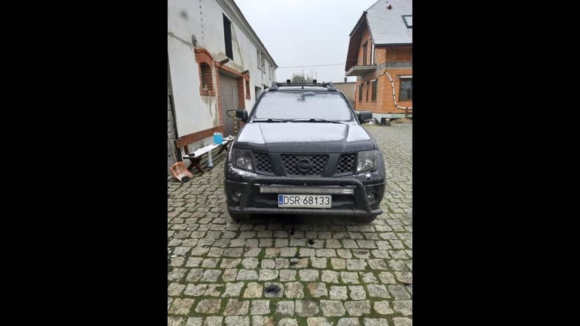 Nissan Navara/ doka / pickup 2.4 l