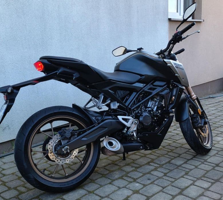 Honda cb 125R   22r super stan  Ledy