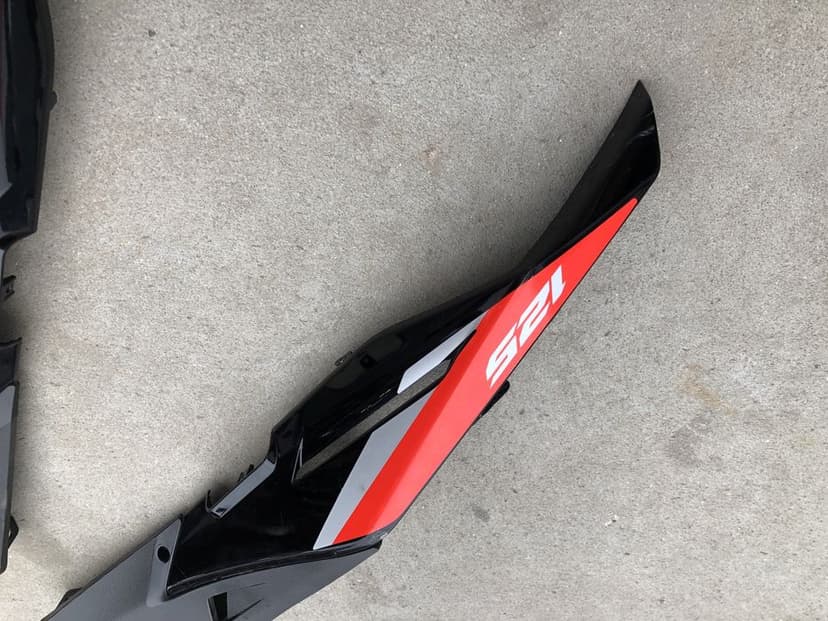 Ogon owiewki aprilia 125 tuono zadupek