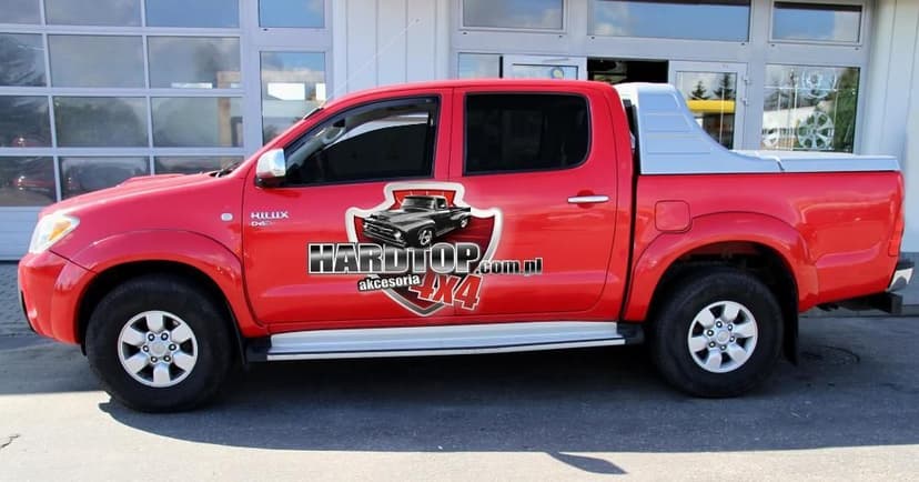 Zabudowa płaska niska z lotką Toyota Hilux