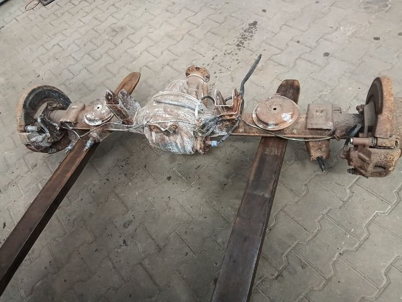 Most Nissan Patrol Y60 z blokada Diff lock