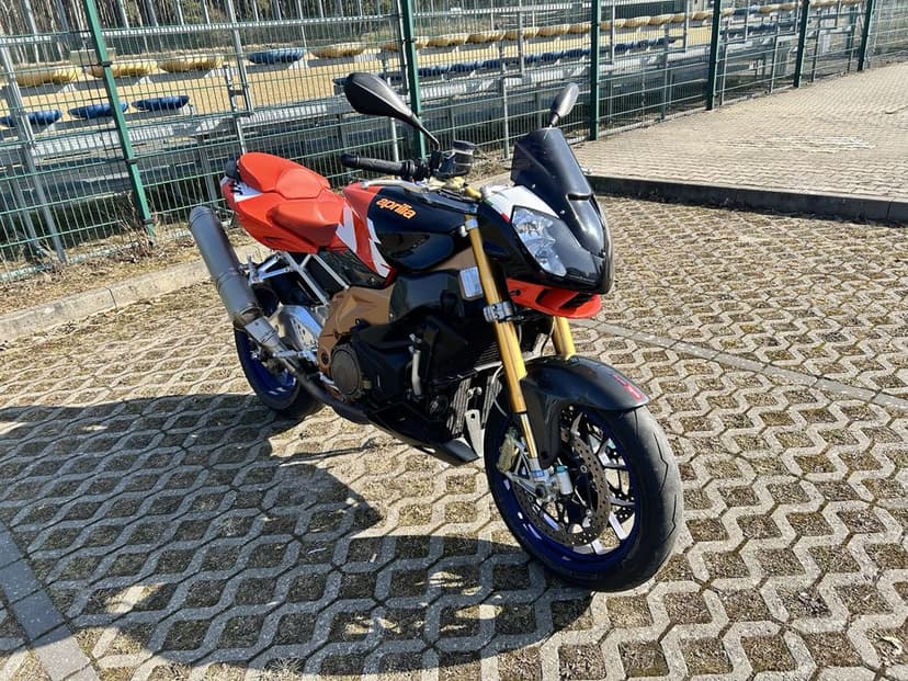 Aprilla RSV1000R Tuono Factory