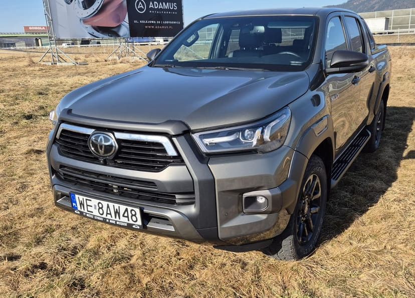 Toyota hilux invicible cesja leasing