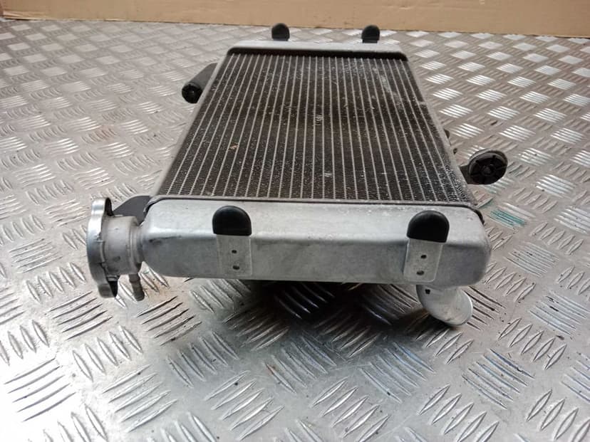 Suzuki GSX-8R Chłodnica Wody Radiator Wentylator 23-26
