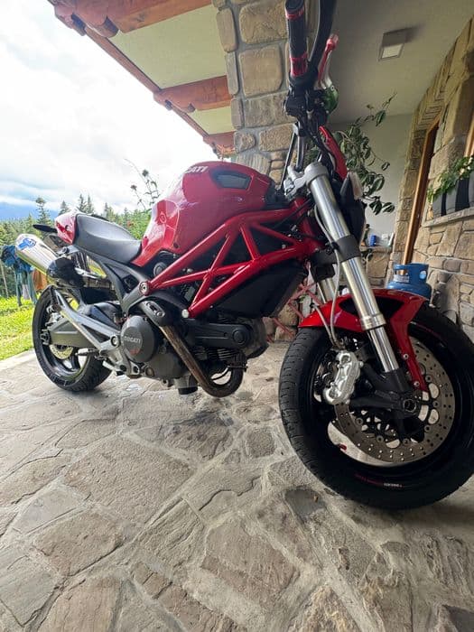 Ducati monster 696