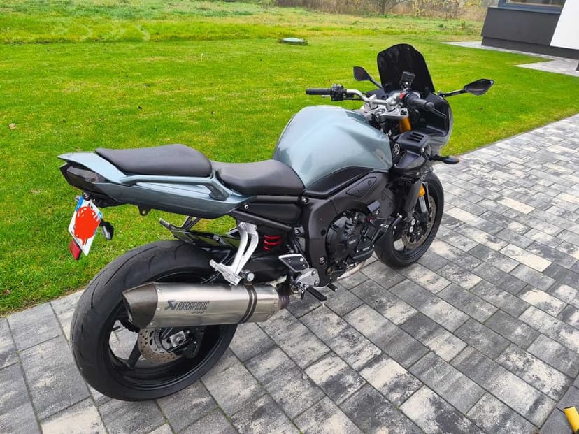 Yamaha fz1s ABS/akrapovic 09r