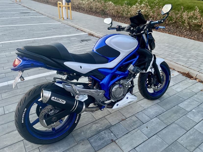 Suzuki sfv650 Gladius 650
