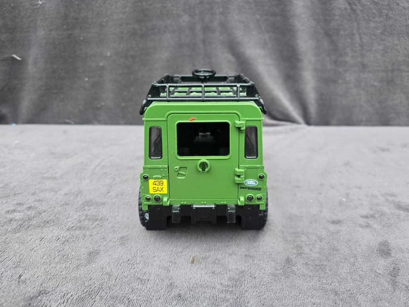 Bruder Land Rover Defender