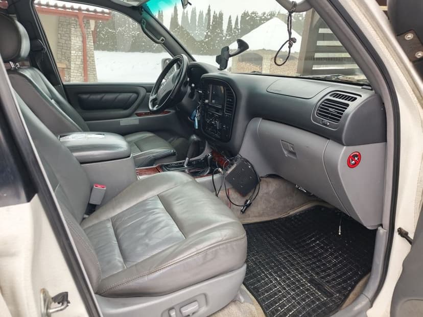 Toyota land cruiser  100