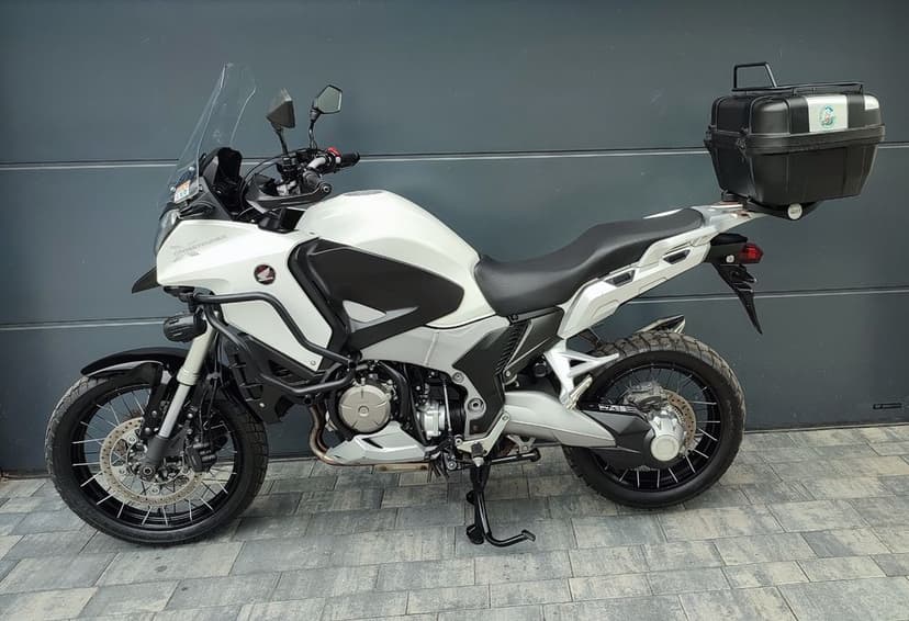 Honda VFR Crosstourer 1200 ABS TC - bardzo ładna , nowe opony