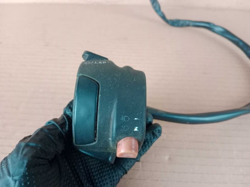 Aprilia Tuono RSV 1000 Mille Przełącznik Lewy Świateł 02-05