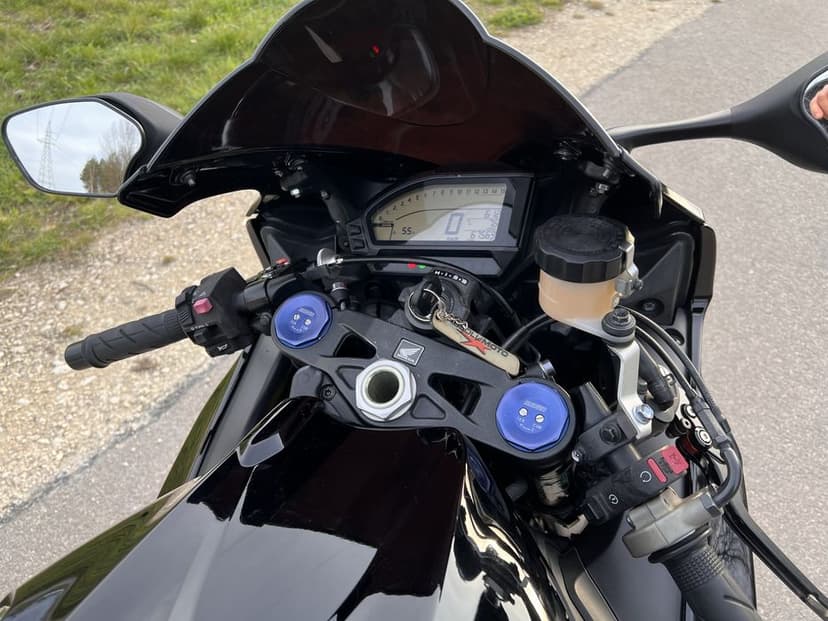 Honda CBR1000rr 2013r (bez ABS) wersja poliftowa, Stan bardzo dobry (nie r1, zx10r, s1000rr, rsv4)