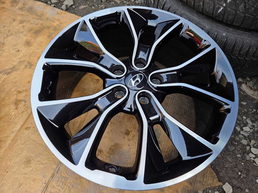 Felgi HYUNDAI i30 KONA N TUCSON VELOSTER IoniQ Elantra 19 ET55 5x114,3