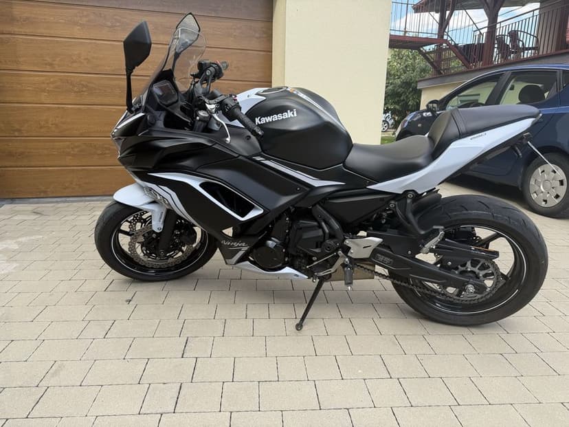 Sprzedam Kawasaki Ninja 650.