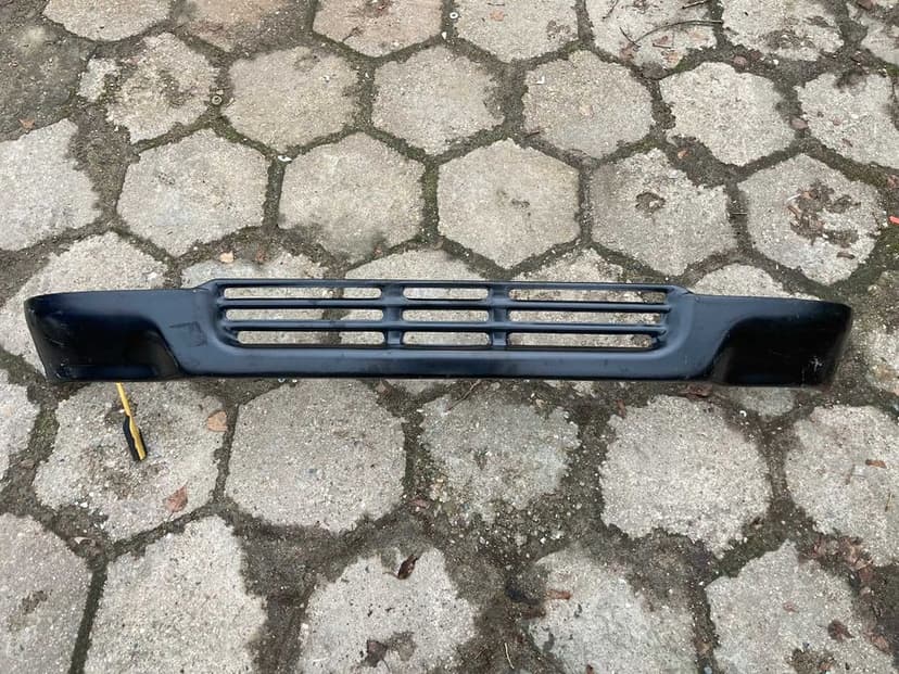 Hilux 88-98 - części, błotnik, progi...