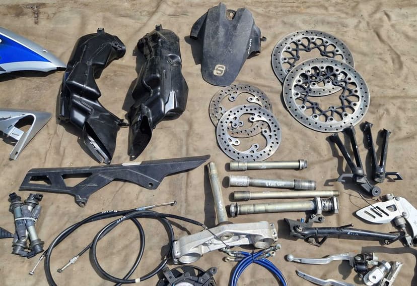Suzuki GSXR 600 K8 K9 L0 owiewka wlot tarcza osłona cewki pólka set oś