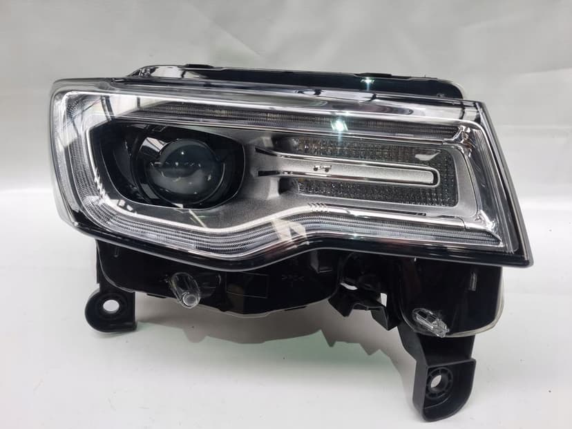 jeep cherokee wk2 bi xenon prawa lampa 6826666ah