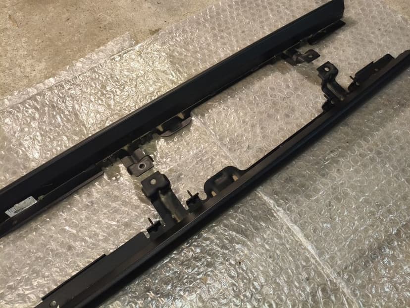 Jeep Wrangler progi boczne, nowe, oryginalne
