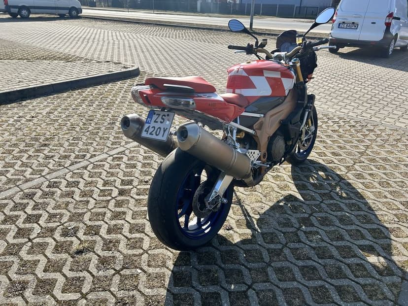 Aprilla RSV1000R Tuono Factory