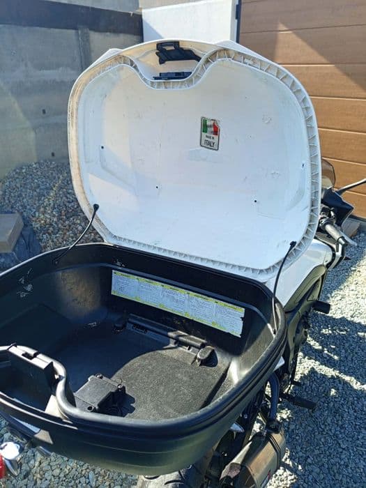 Kufer givi blade ze stelażem Yamaha fz8 Fazer