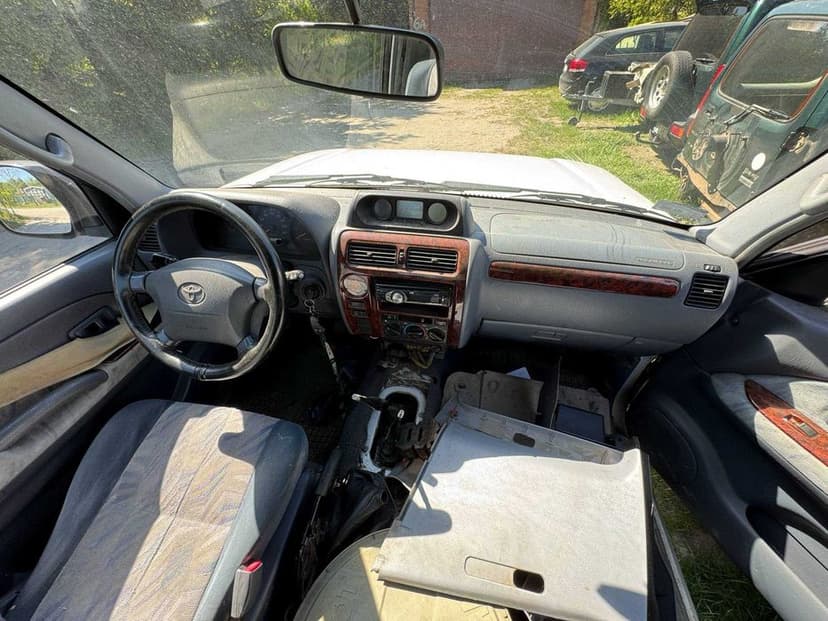 Toyota Land Cruiser J90 / J95 podłokietnik  +inne części.