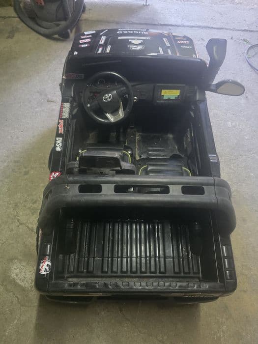 Auto elektryczne dla dzieci Toyota Hilux / 2 osobowe / pilot / mocne /