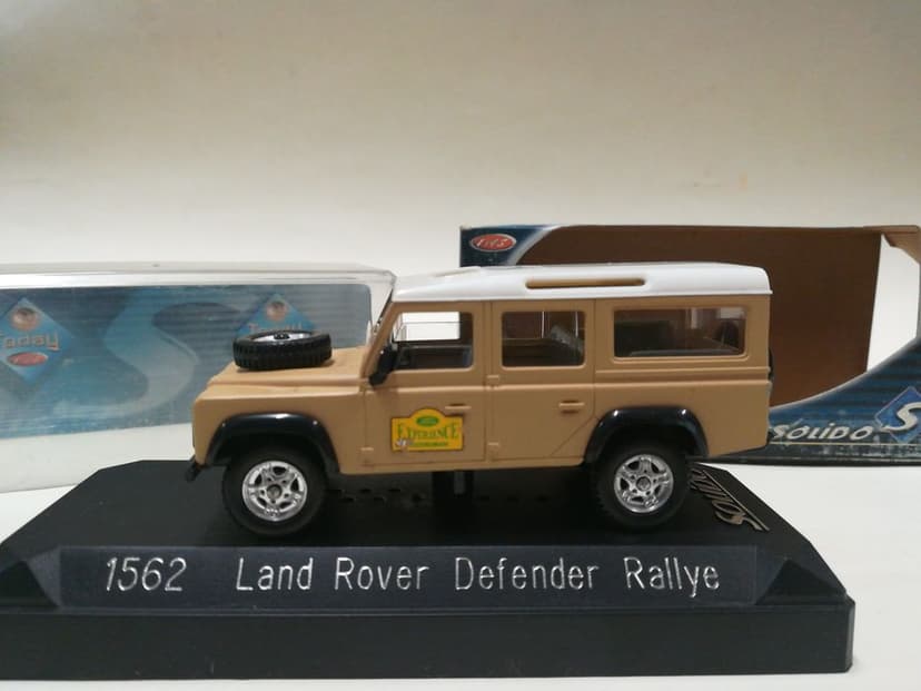 Land Rover Defender Rallye skala 1:43