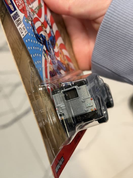 Hot Wheels Premium Land Rover Defender 110 Hard Top MARVEL 2021 Shield